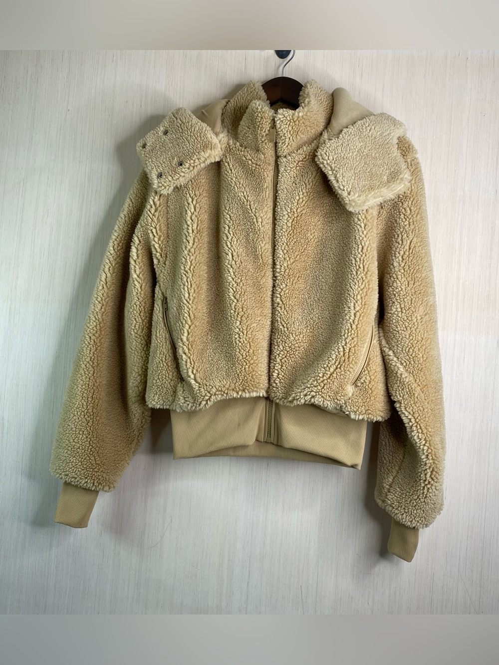 ALO Yoga Women’s Foxy Sherpa Full Zip Removable Hood Jacket Pockets Camel XS